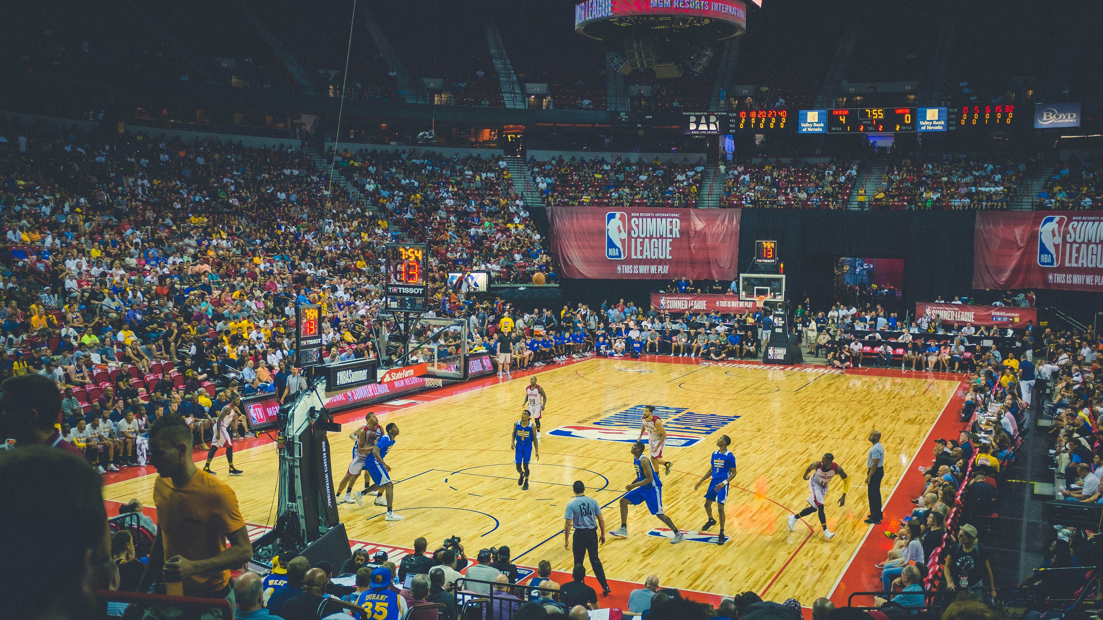 热火艰难赢球巴特勒关键抢断，2020年热火巴特勒