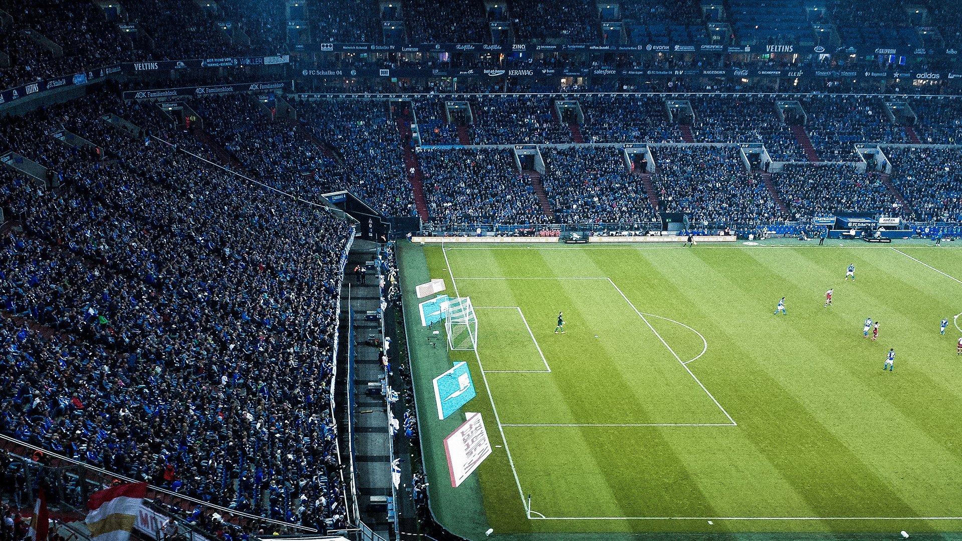 足球大赛风云再起，球队实力对垒激烈，足球 大赛